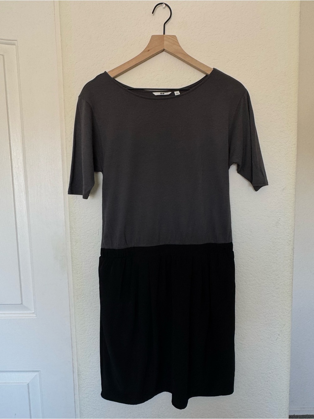 UNIQLO Gray Black Colorblock Dress Size Small